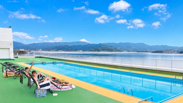 屋上スカイプールと奥浜名湖の眺め