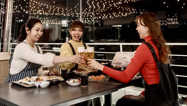 ディナービュッフェは飲み放題付き