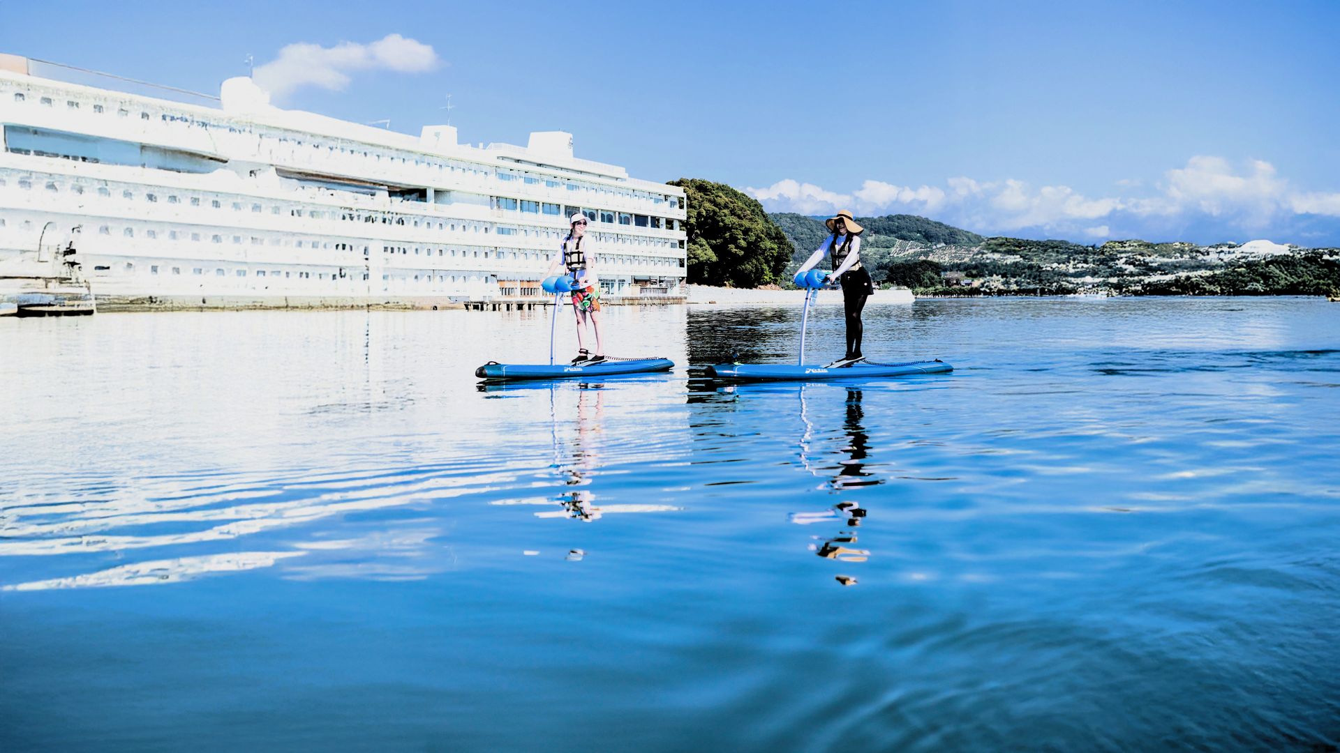 プライベートビーチから湖面散歩へ